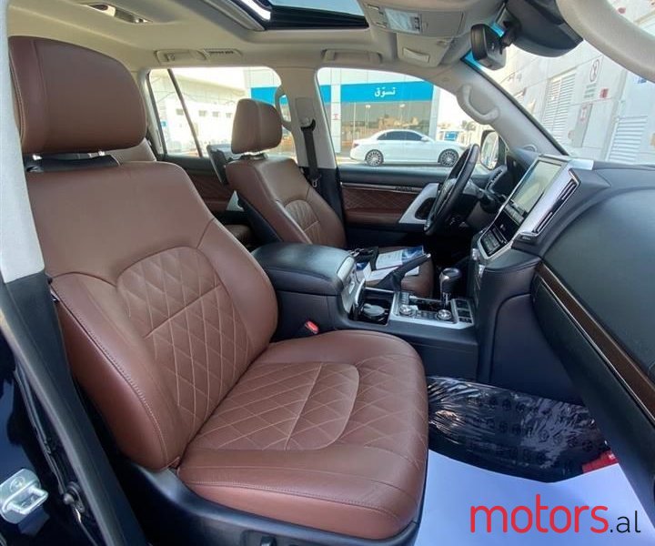 2018' Toyota Land Crusier photo #6
