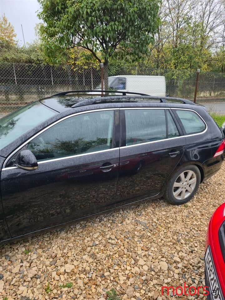 2008' Volkswagen Golf photo #2