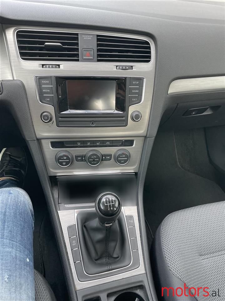 2015' Volkswagen Golf photo #3