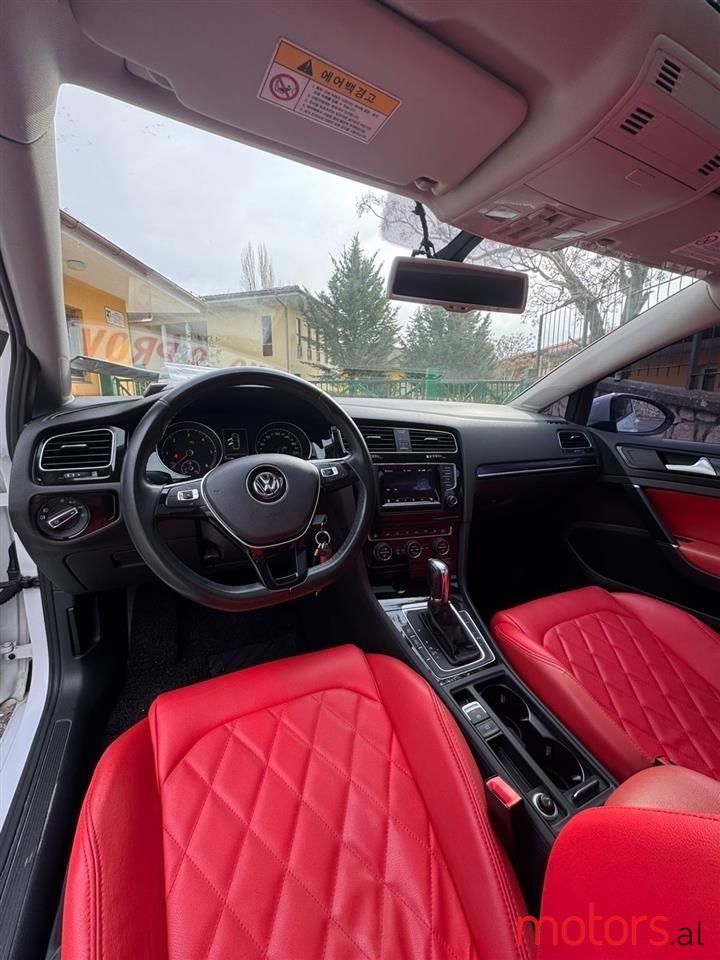 2013' Volkswagen Golf photo #5