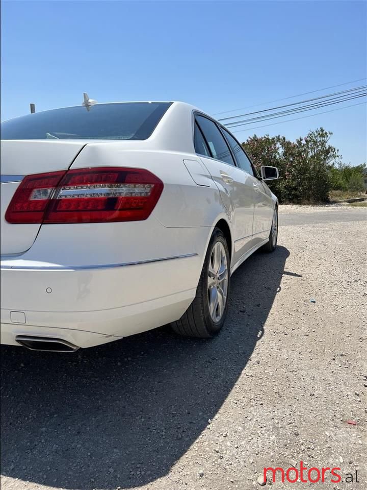 2012' Mercedes-Benz E 200 photo #2