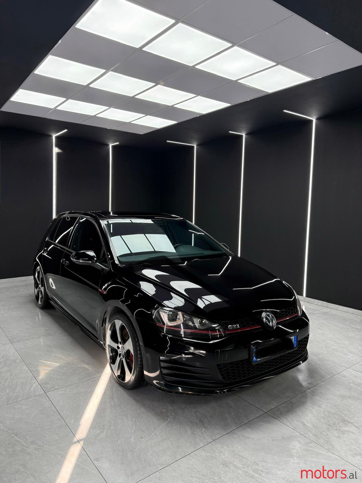 2016' Volkswagen Golf photo #1