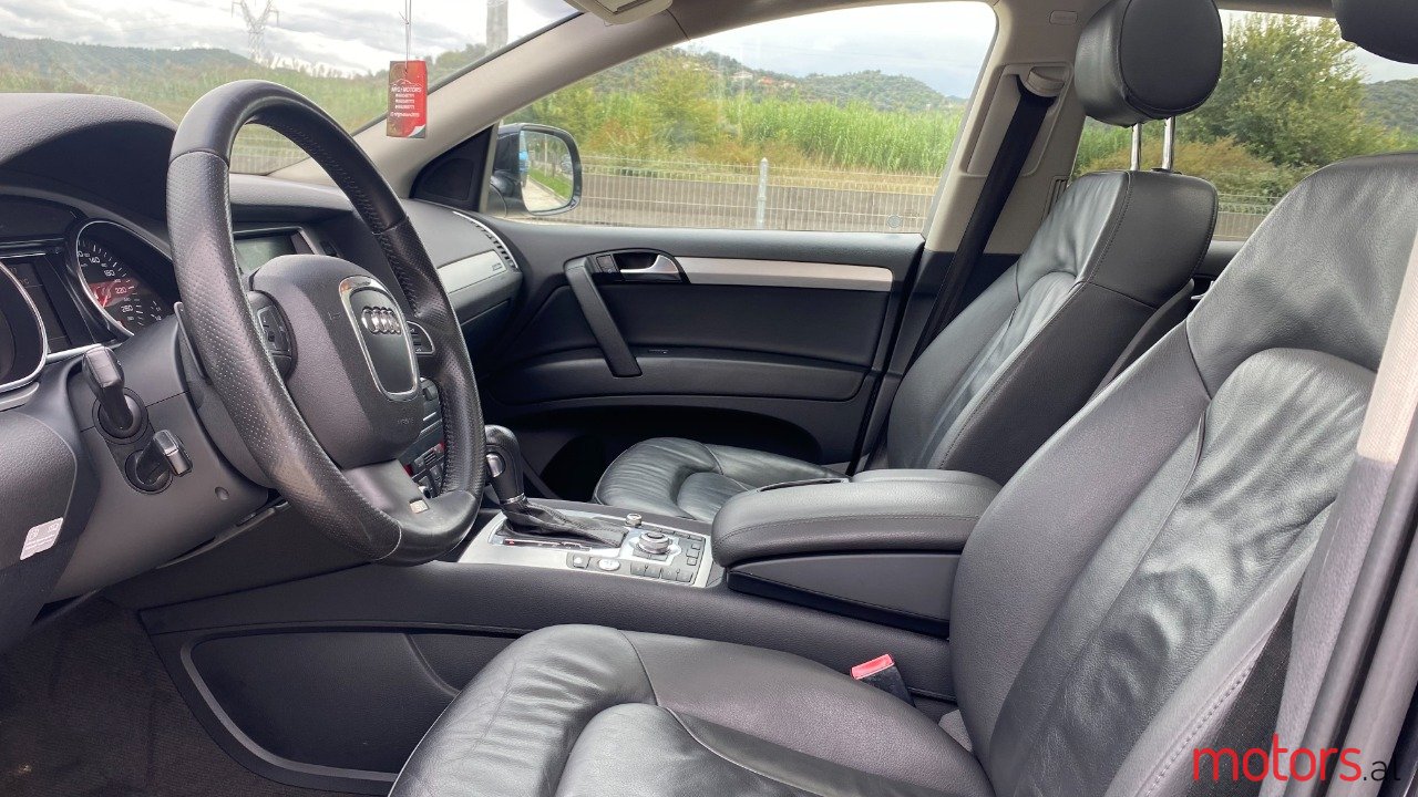 2010' Audi Q7 photo #7