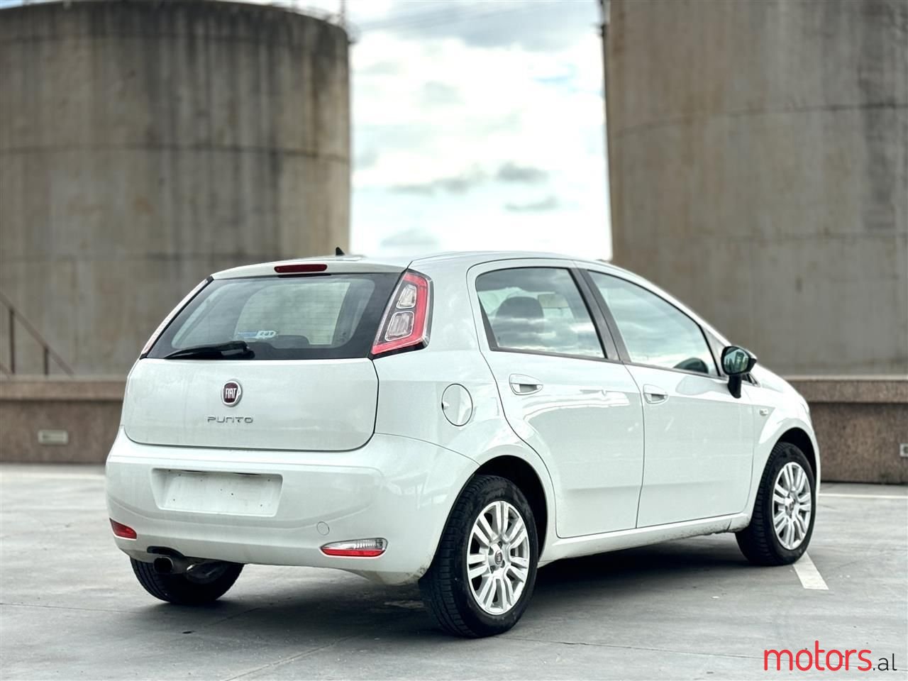 2016' Fiat Punto photo #5
