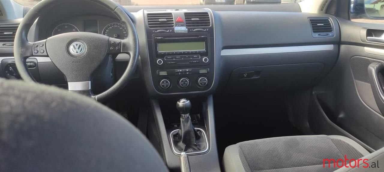 2009' Volkswagen Golf photo #6