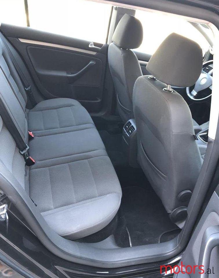 2008' Volkswagen Golf photo #2