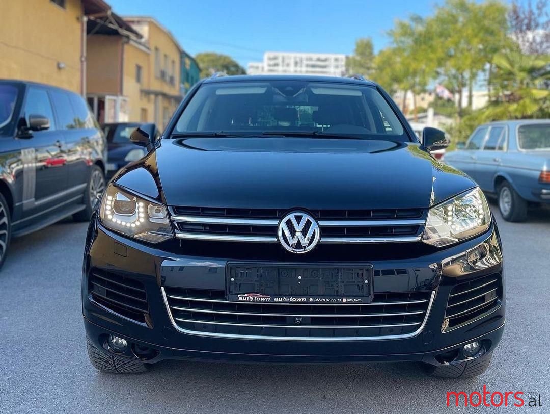 2010' Volkswagen Touareg photo #1