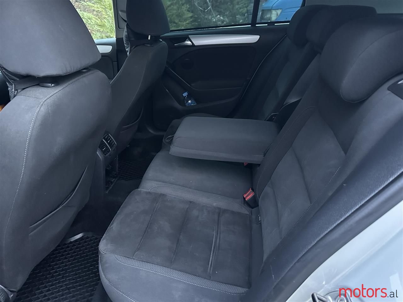 2009' Volkswagen Golf photo #4