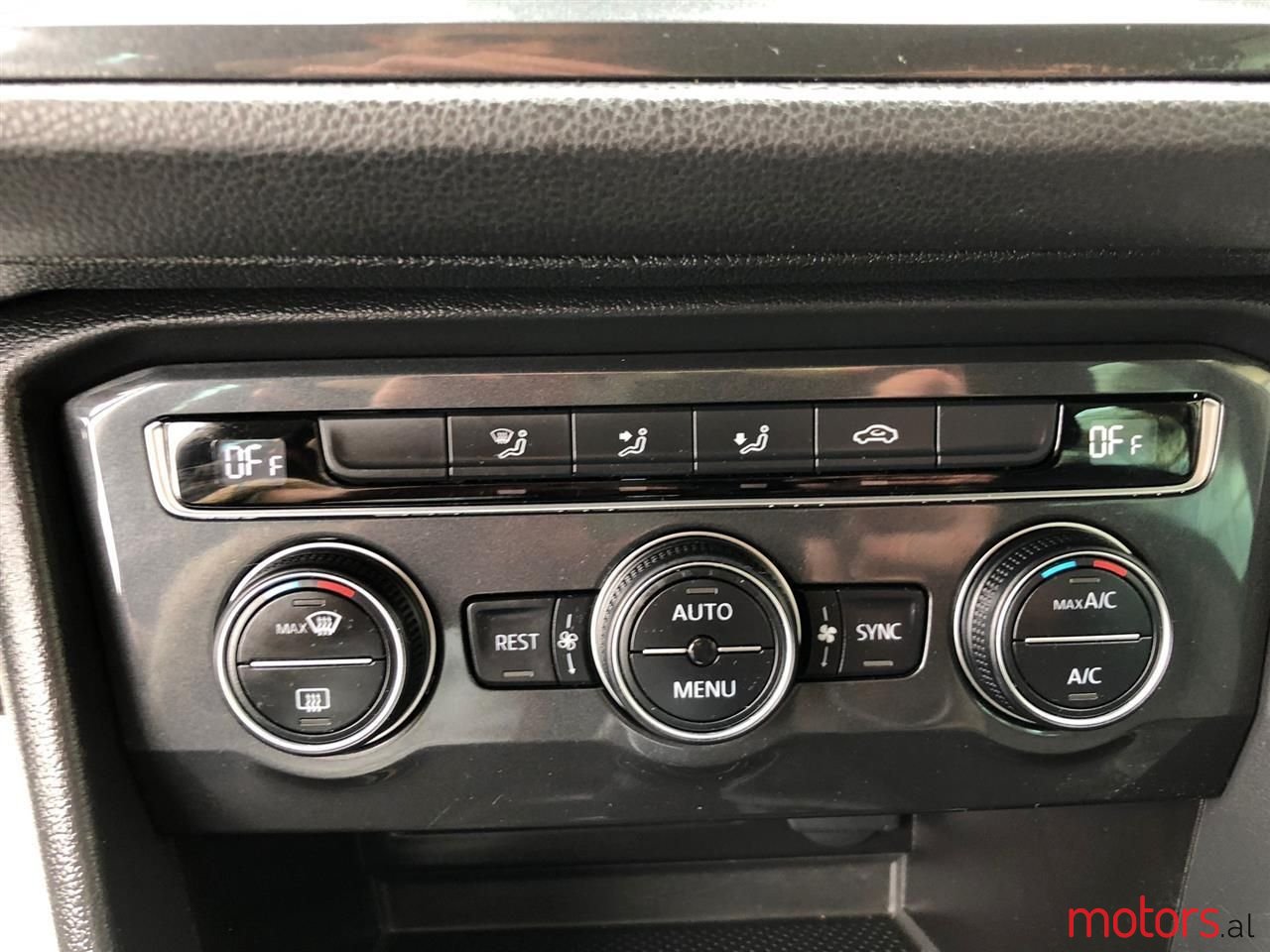 2018' Volkswagen Tiguan photo #6