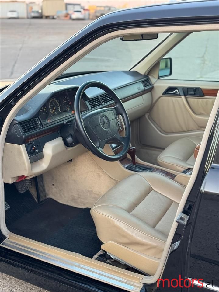 1995' Mercedes-Benz E 320 photo #5