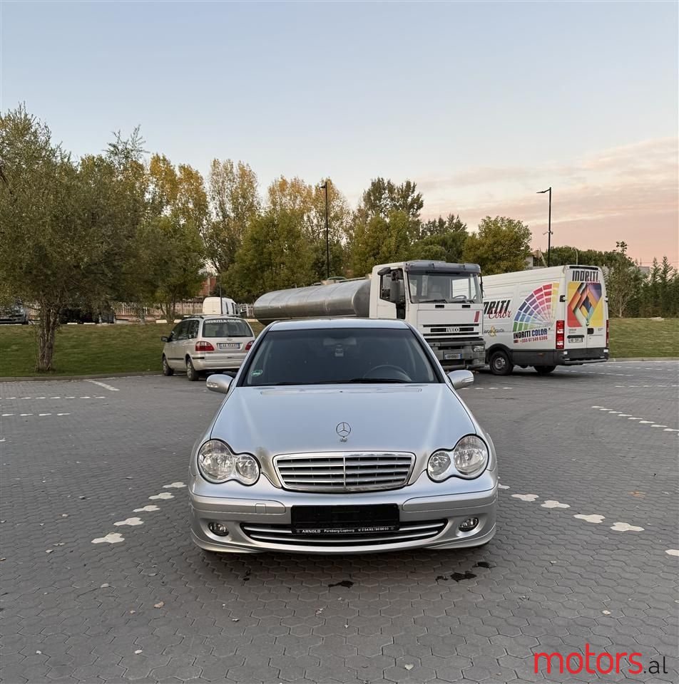 2005' Mercedes-Benz C 220 photo #1