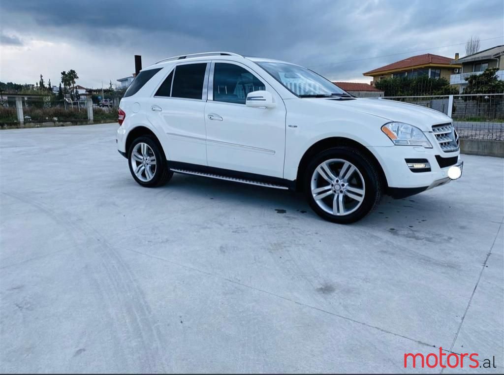 2011' Mercedes-Benz ML 350 photo #3