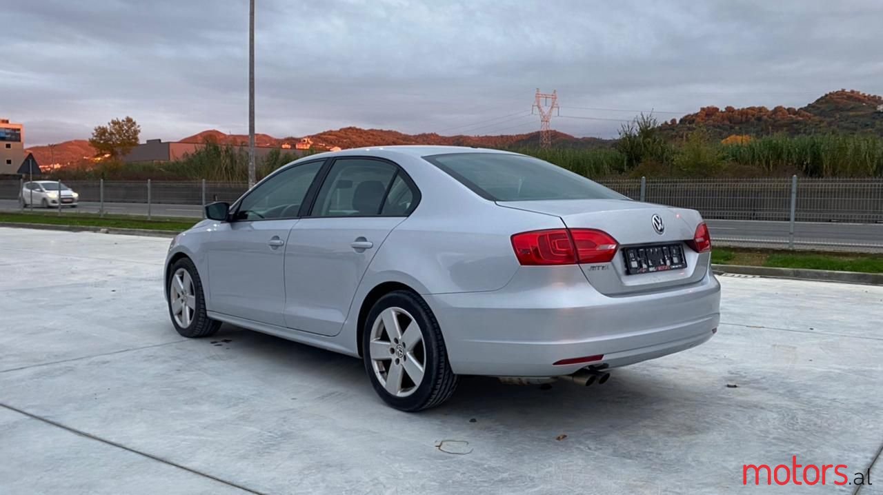 2011' Volkswagen Jetta photo #5