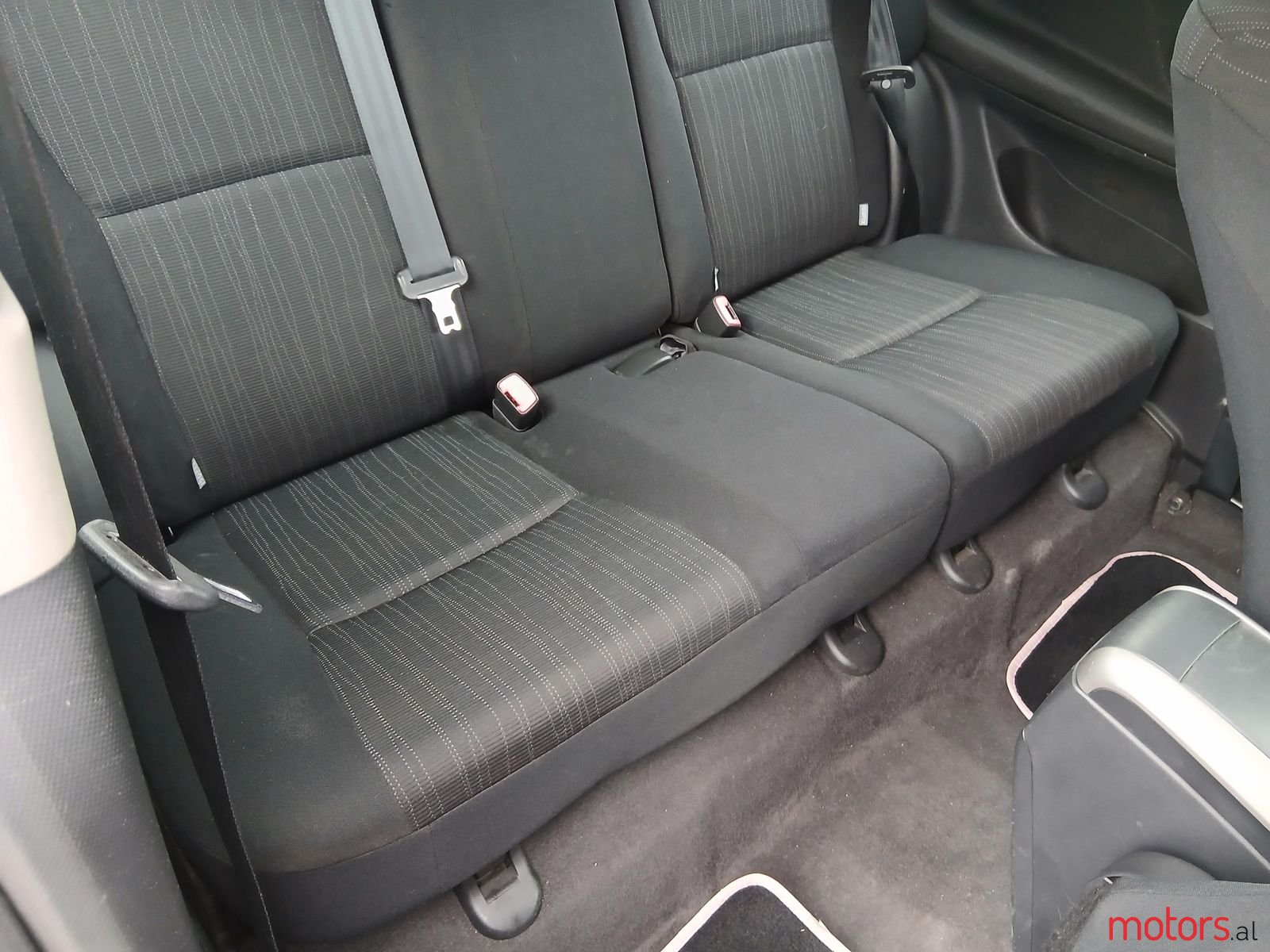 2008' Toyota Auris photo #5