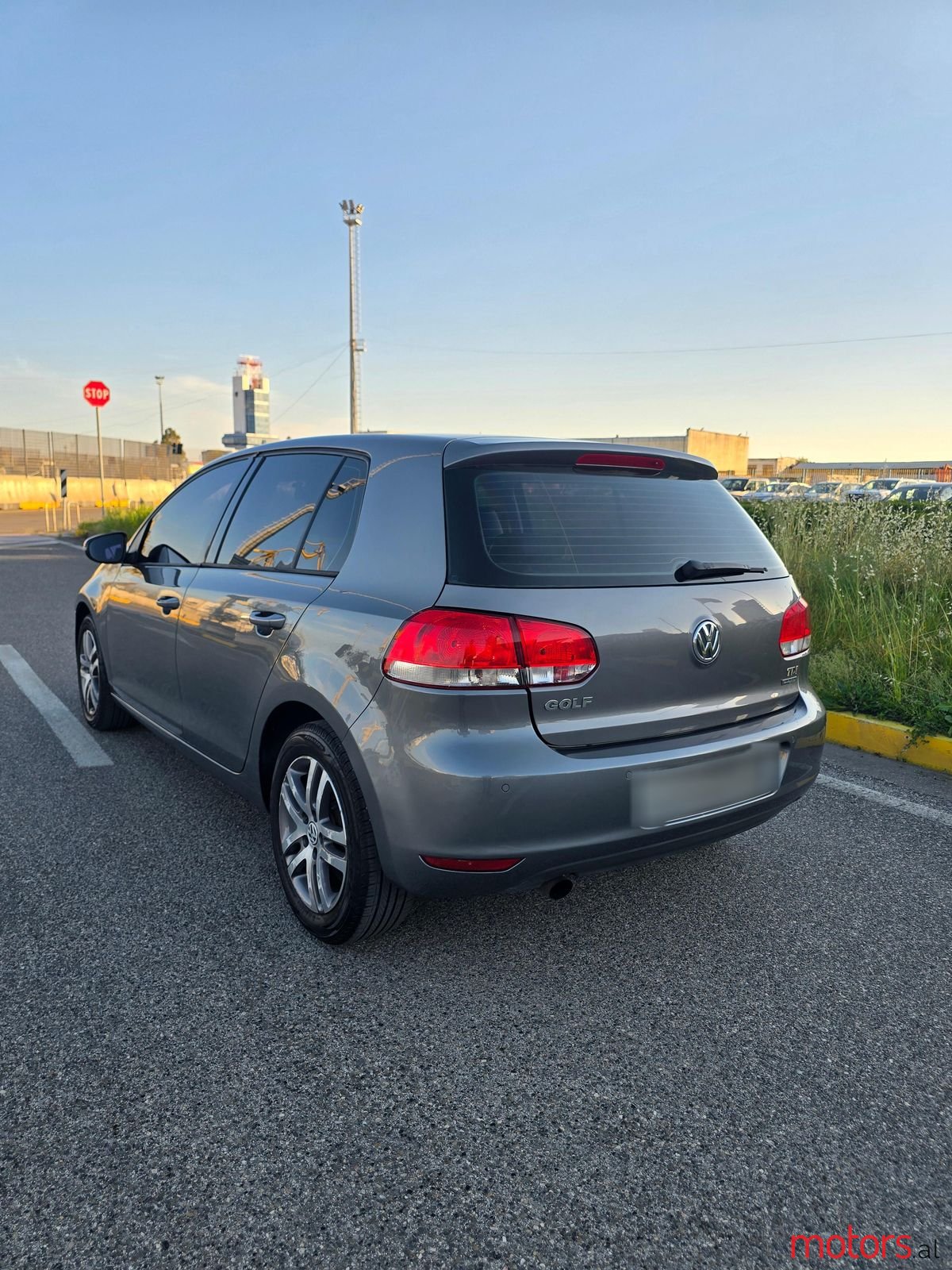 2011' Volkswagen Golf photo #4