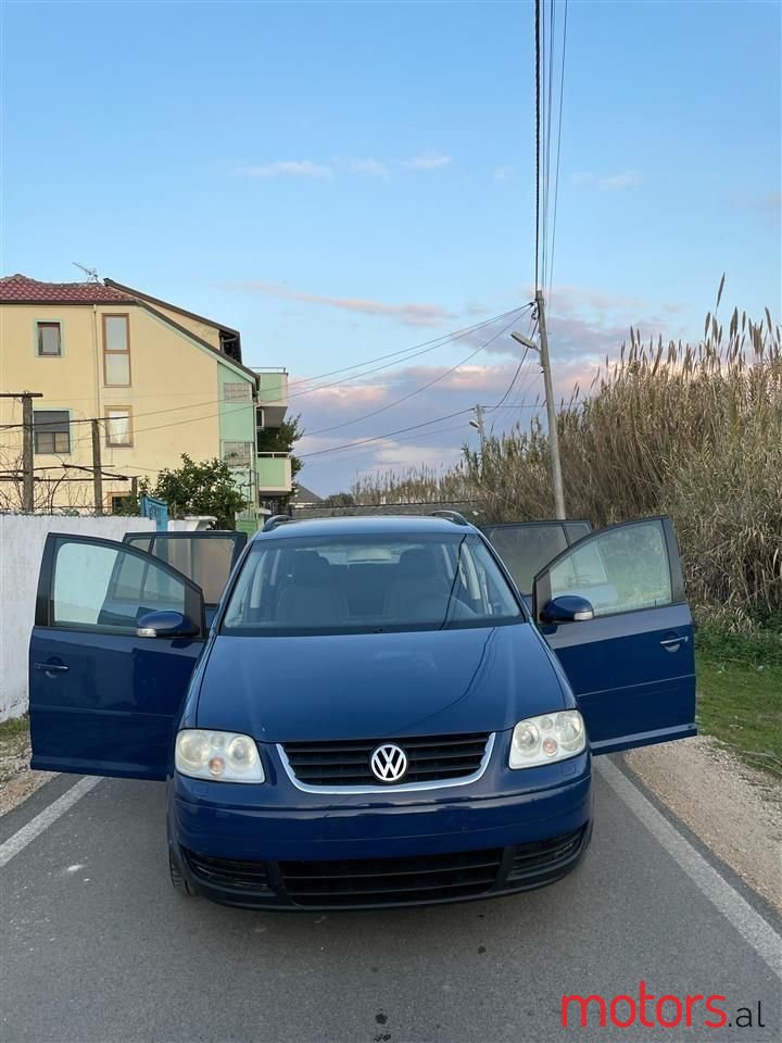 2004' Volkswagen Touran photo #5