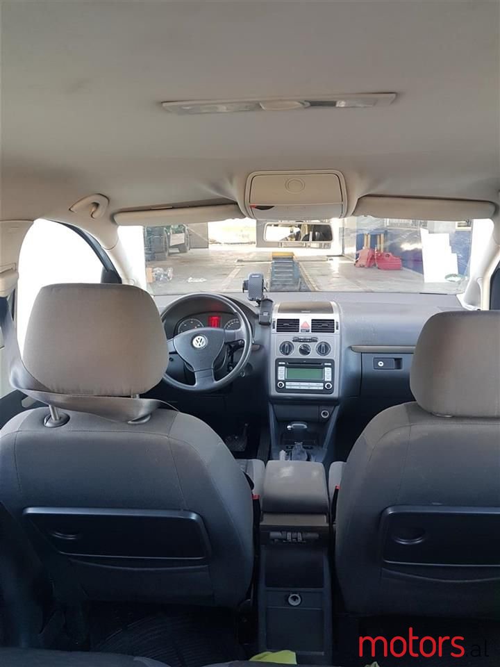2008' Volkswagen Touran photo #4