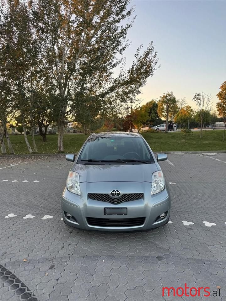 2010' Toyota Yaris photo #1