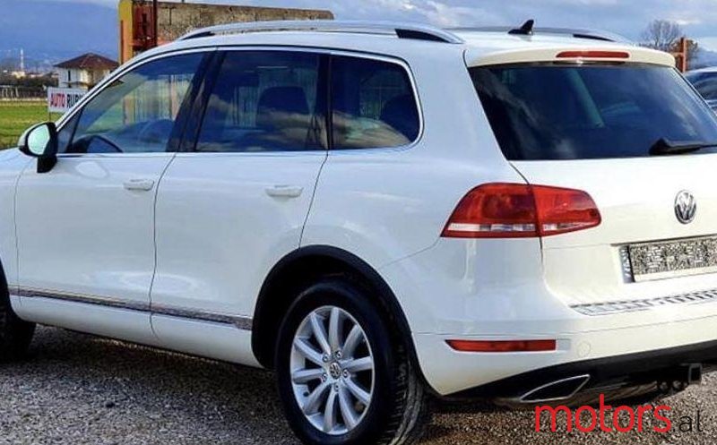 2012' Volkswagen Touareg photo #1