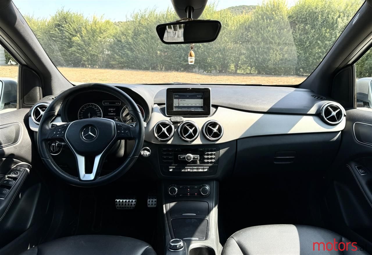 2013' Mercedes-Benz B 200 photo #2