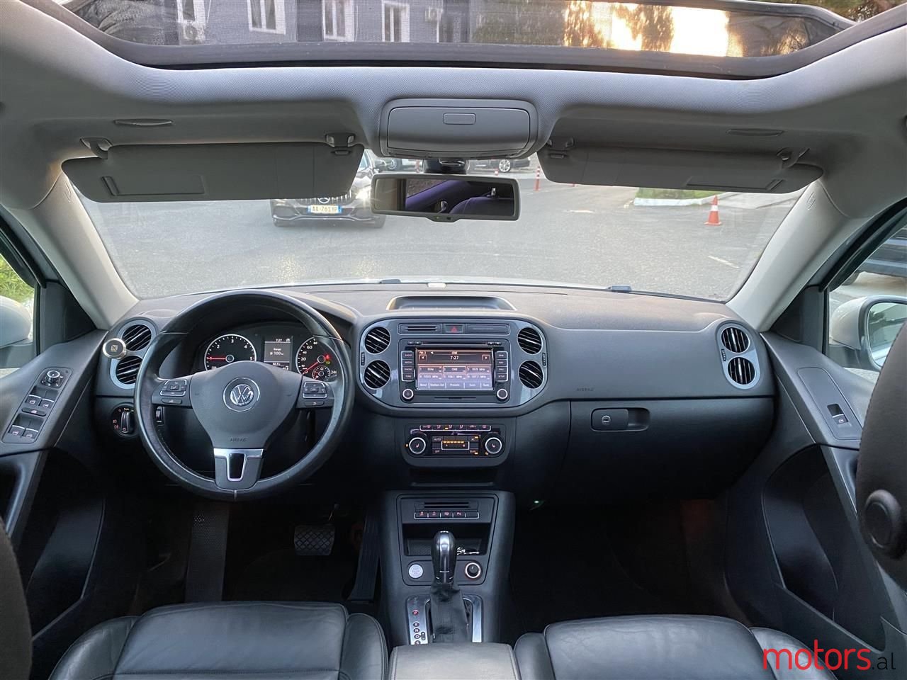 2012' Volkswagen Tiguan photo #4