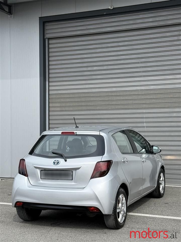 2015' Toyota Yaris photo #6