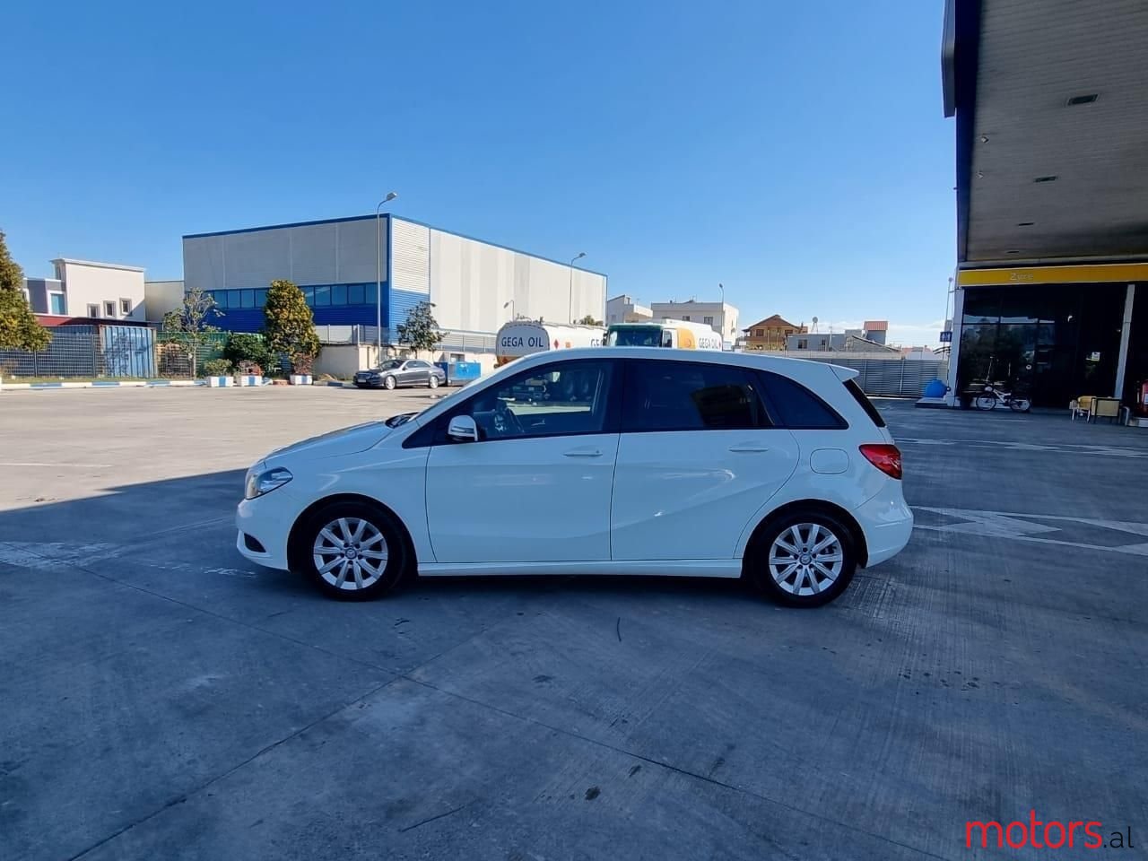 2013' Mercedes-Benz 200 photo #6