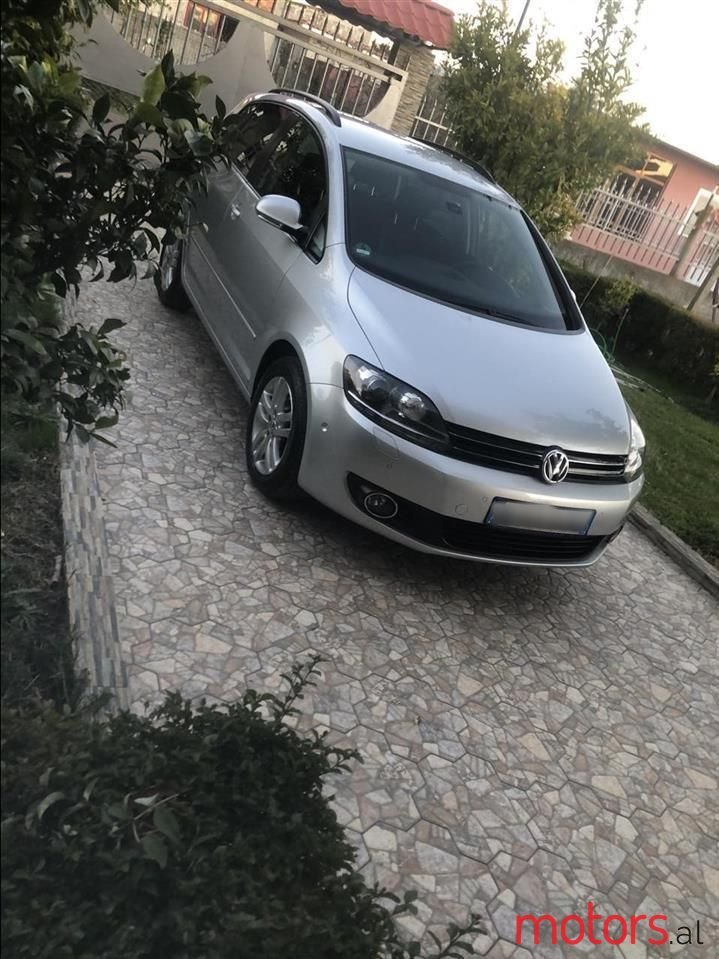 2011' Volkswagen Golf Plus photo #2