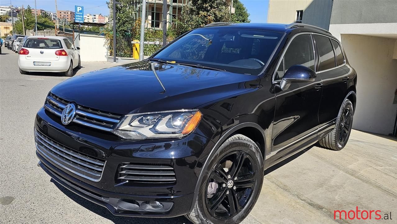 2014' Volkswagen Touareg photo #3