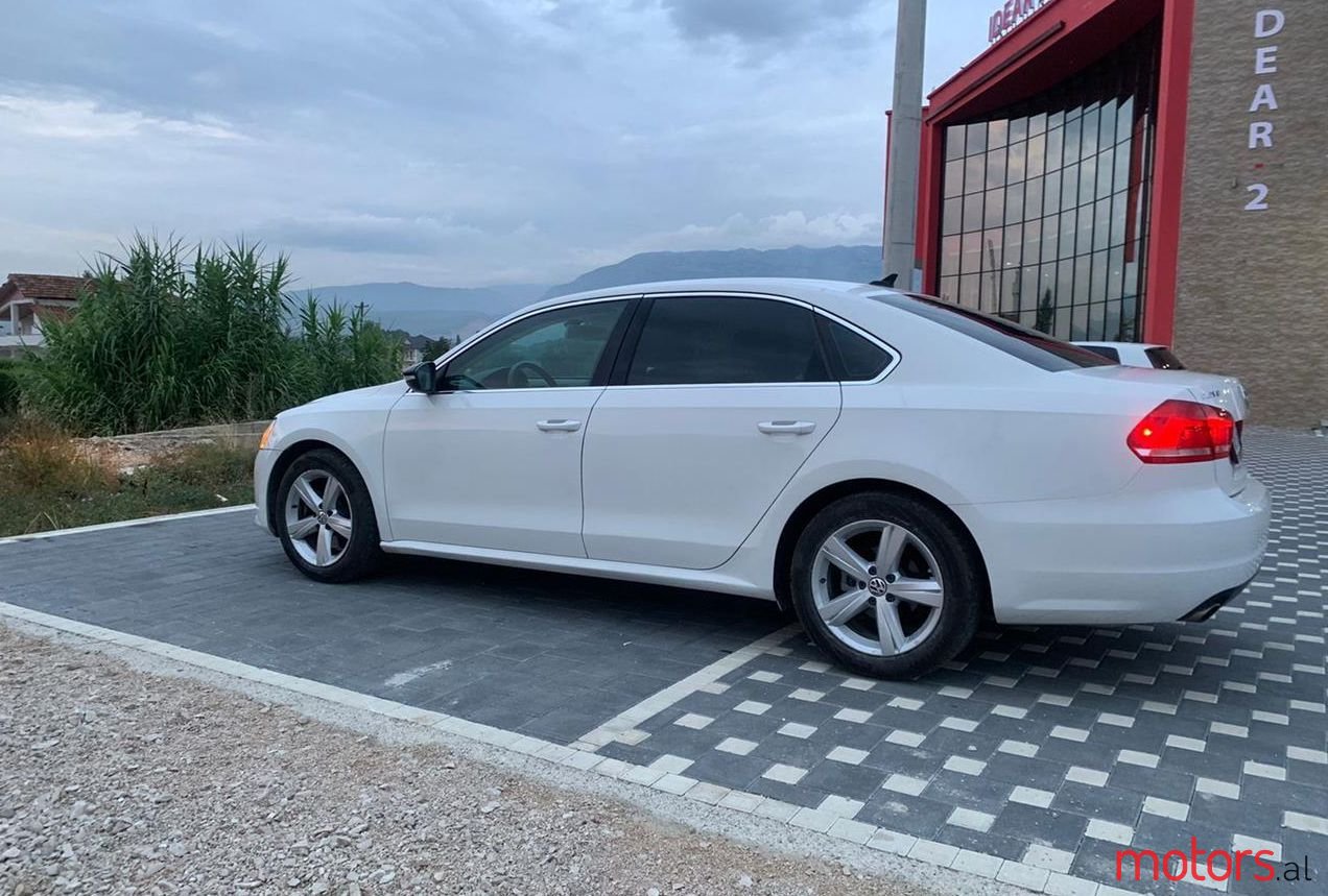 2013' Volkswagen Passat photo #1