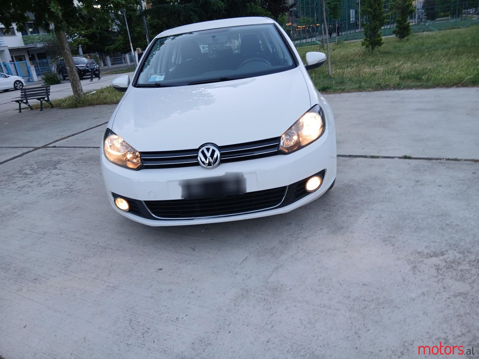 2010' Volkswagen Golf photo #2