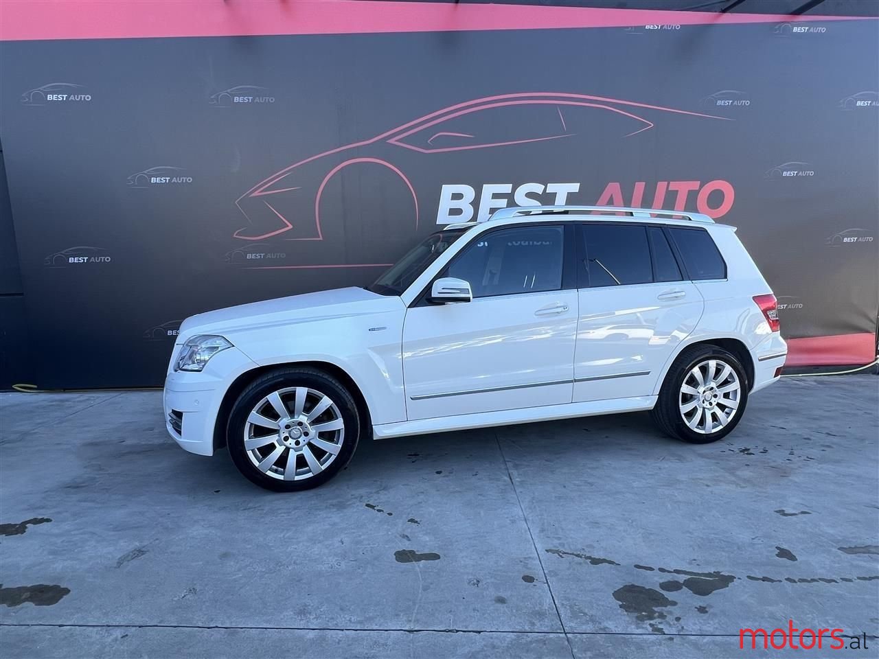 2011' Mercedes-Benz GLK 250 photo #1