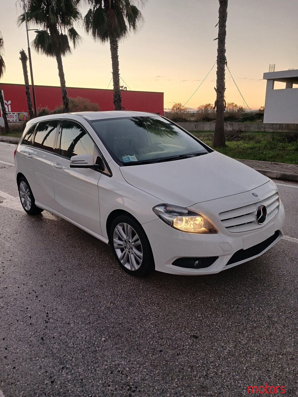 2013' Mercedes-Benz B 180 photo #3