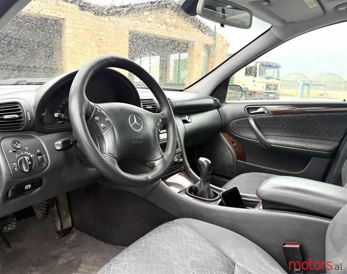 2004' Mercedes-Benz C 220 photo #3