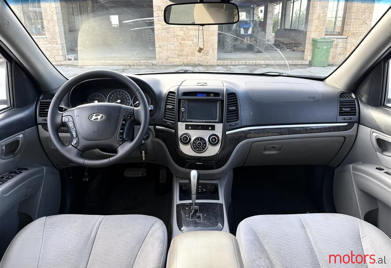 2009' Hyundai Santa Fe photo #2