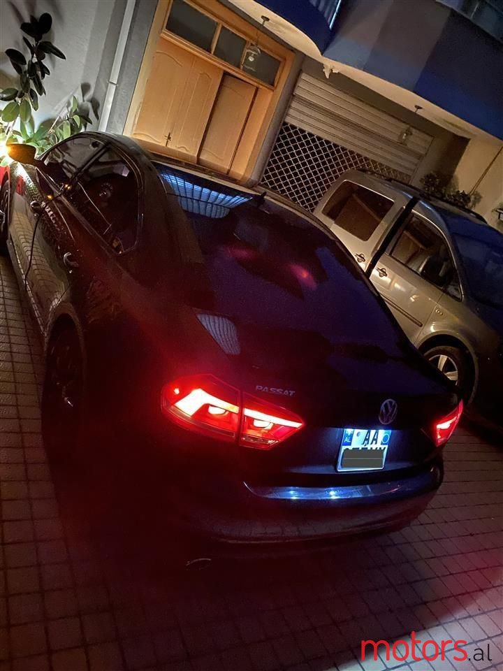 2013' Volkswagen Passat photo #3