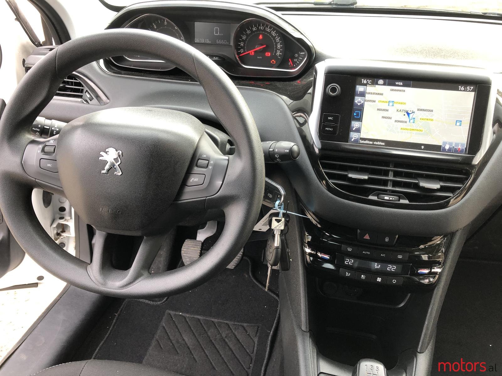 2015' Peugeot 208 photo #6