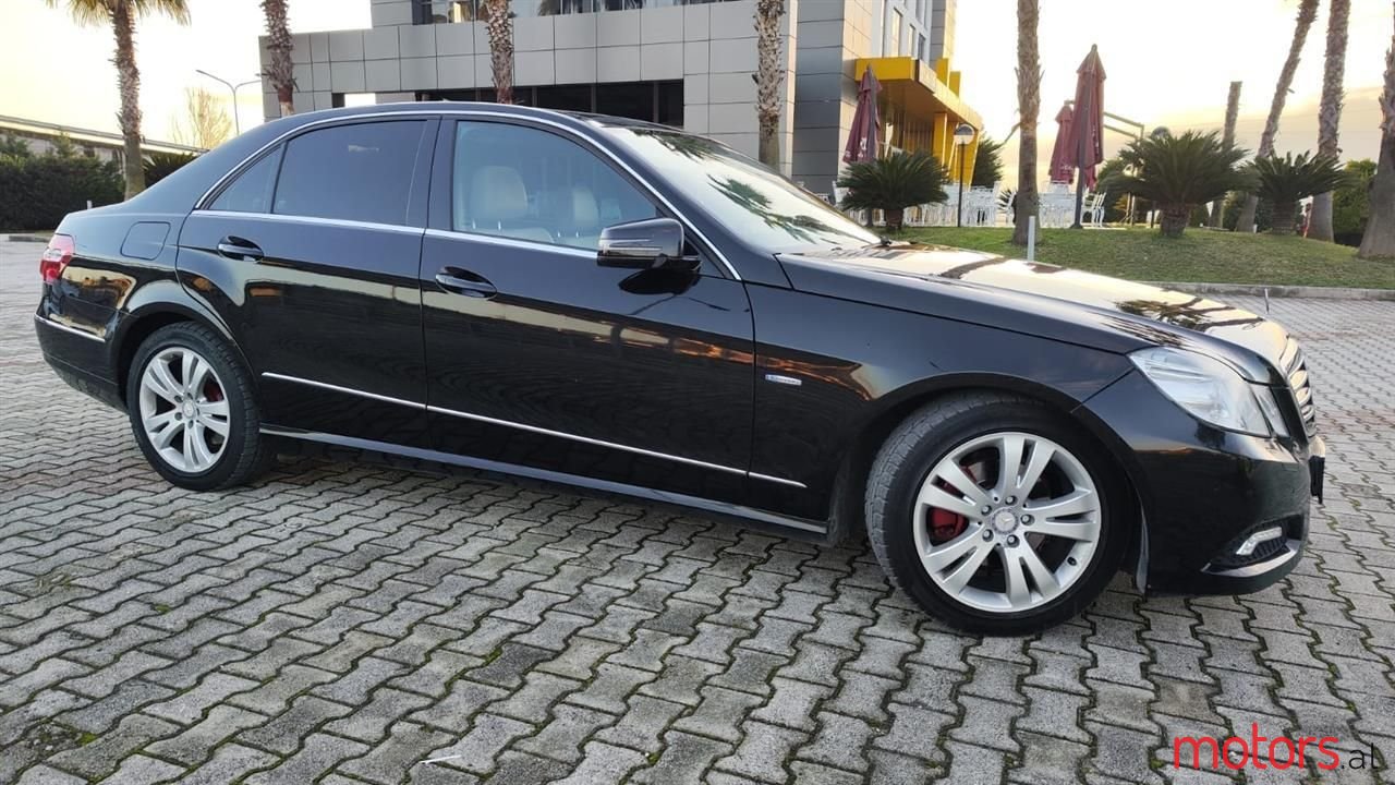 2010' Mercedes-Benz E 220 photo #3