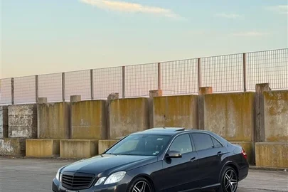 2011' Mercedes-Benz E 350