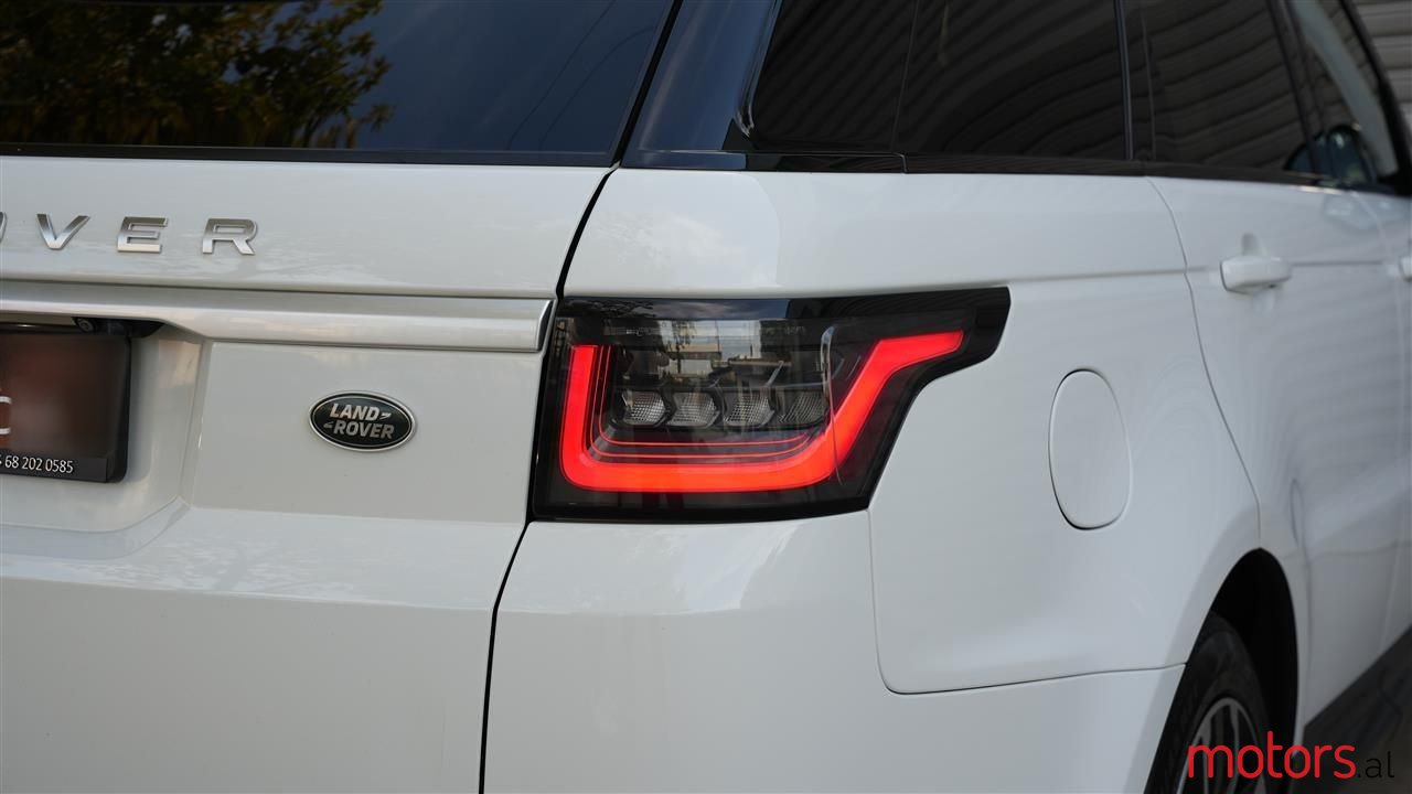 2020' Land Rover Range Rover Sport photo #3