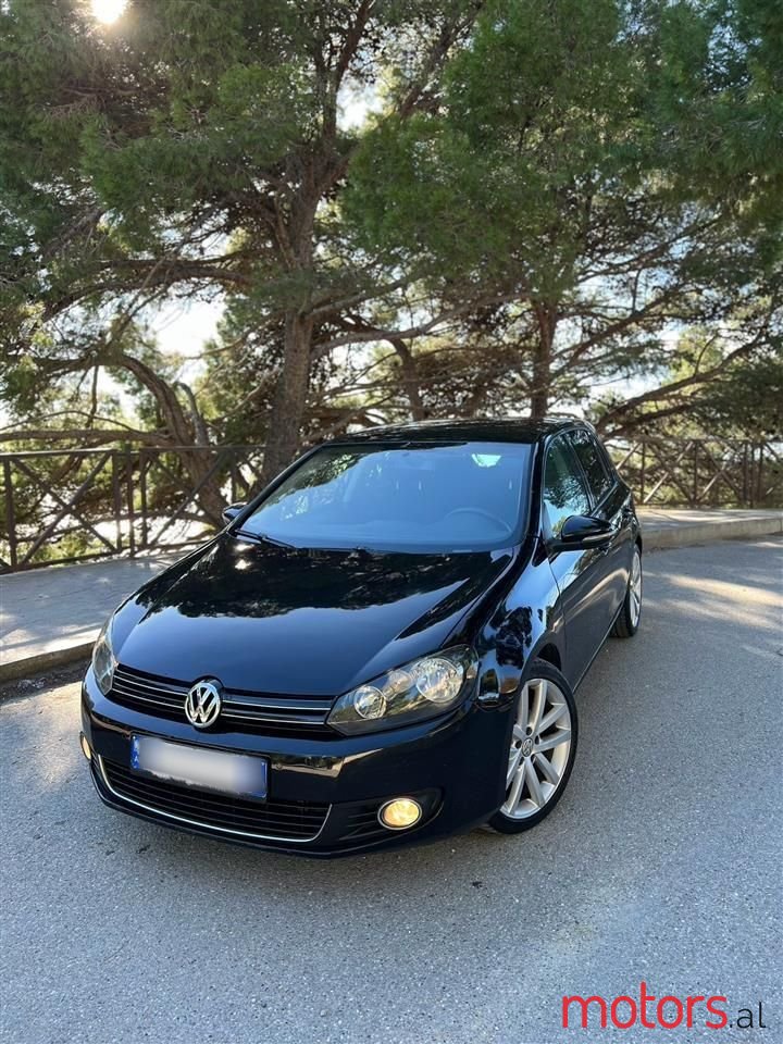 2011' Volkswagen Golf photo #1