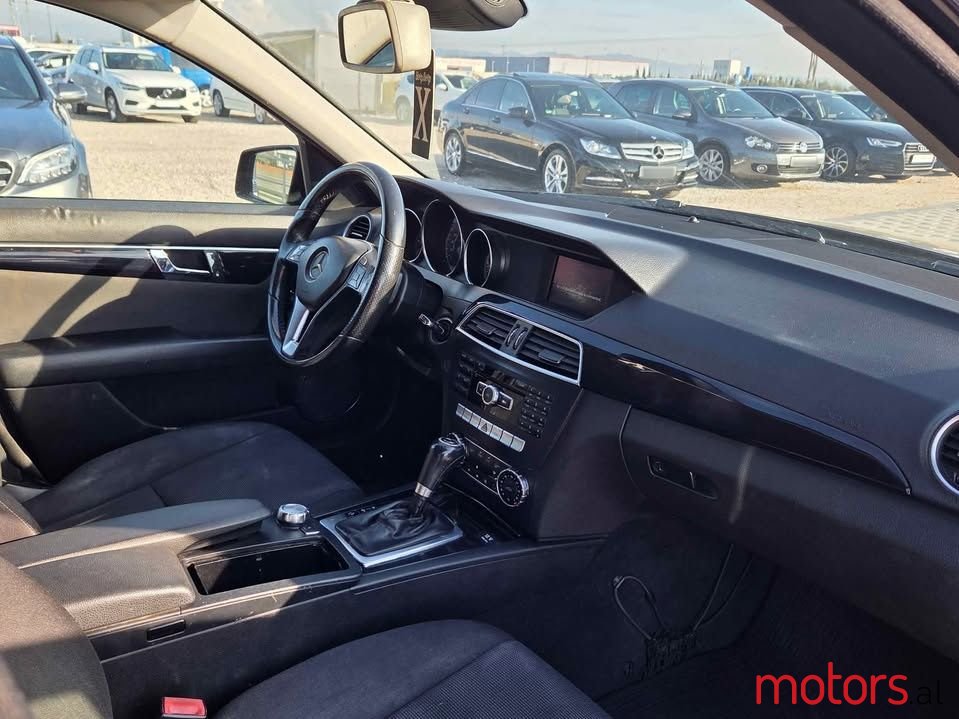 2013' Mercedes-Benz 220 photo #6