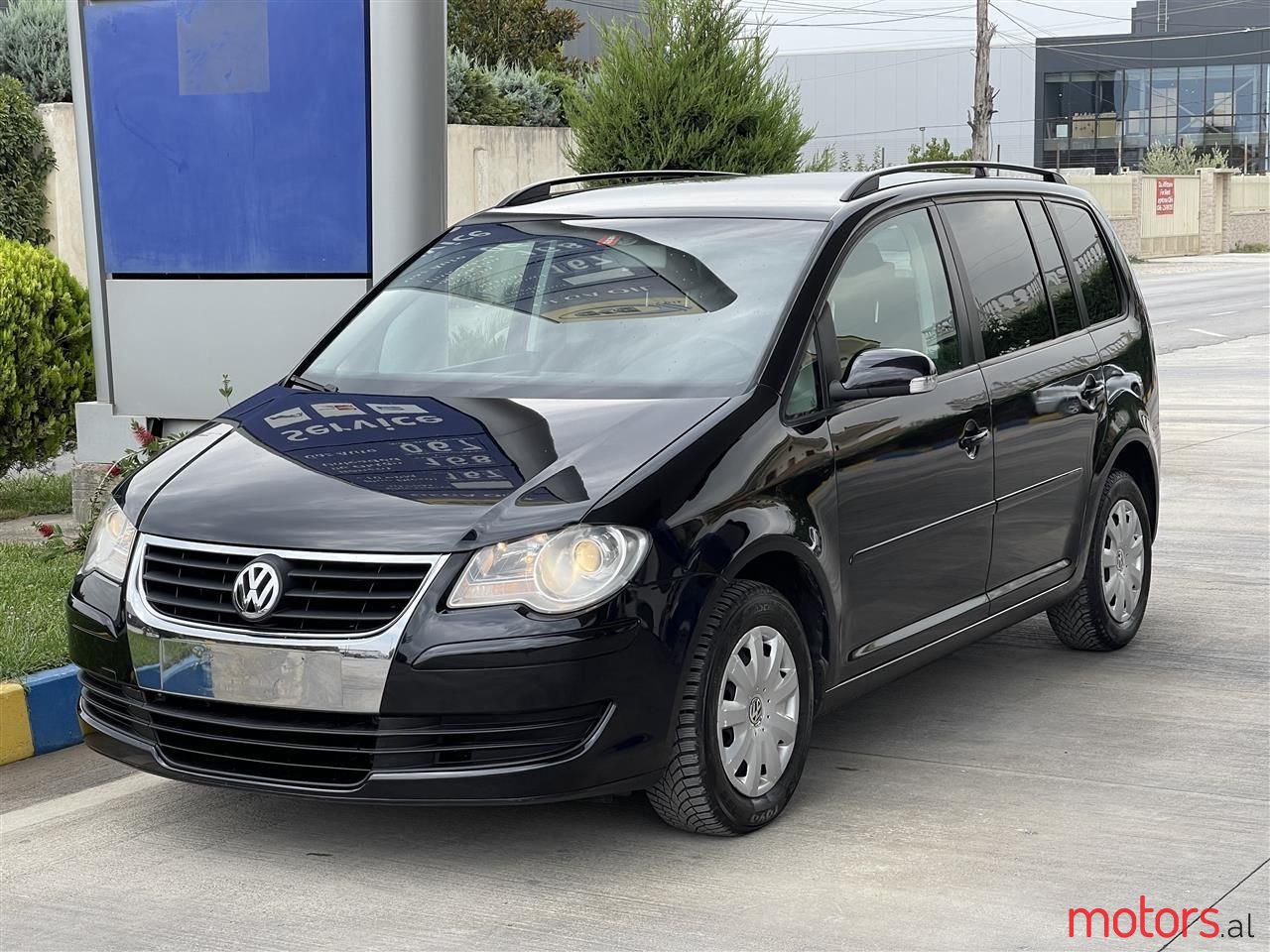 2007' Volkswagen Touran photo #1