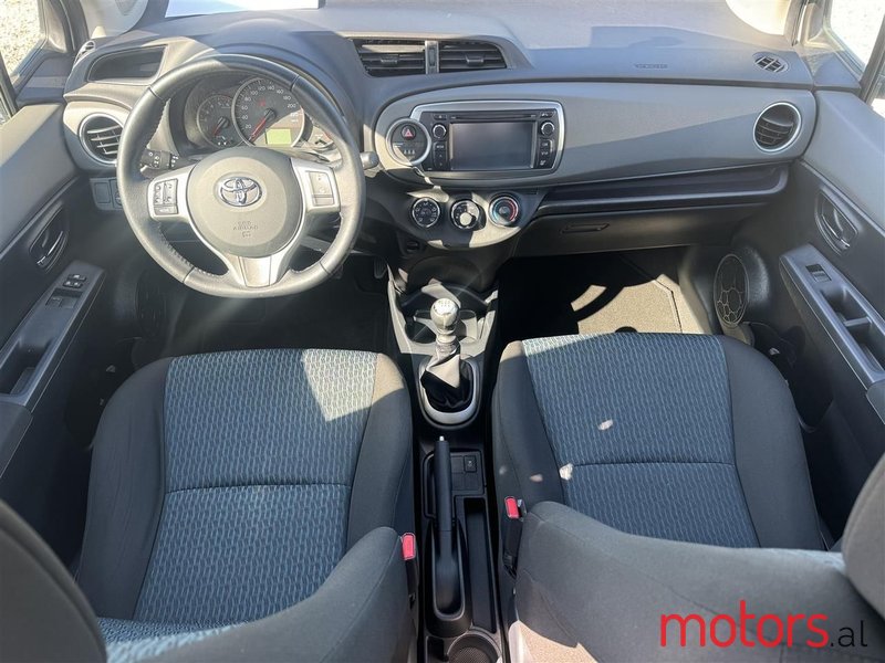 2013' Toyota Yaris photo #4
