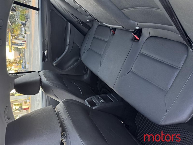 2012' Volkswagen Jetta photo #4