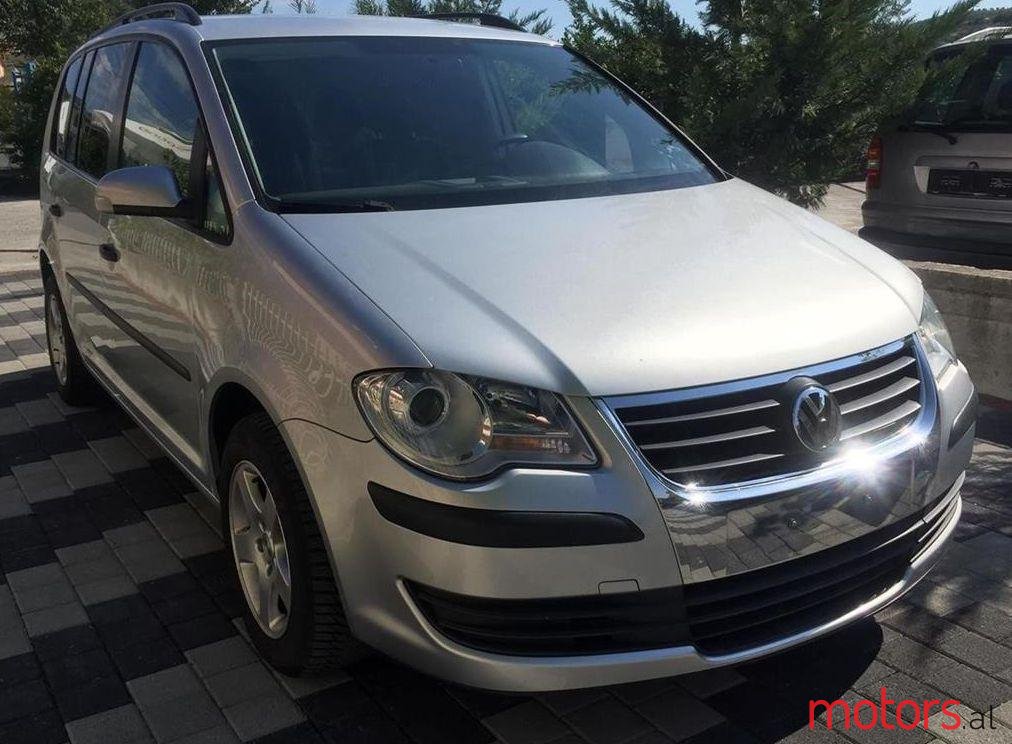 2007' Volkswagen Touran photo #1