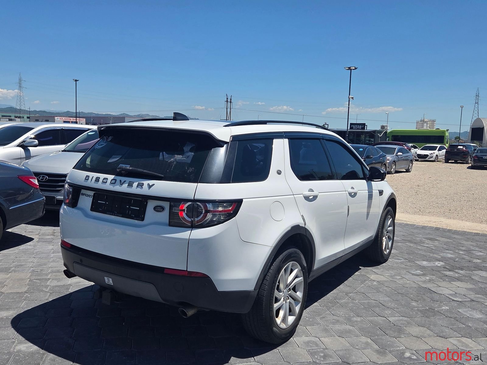 2016' Land Rover Discovery Sport photo #4