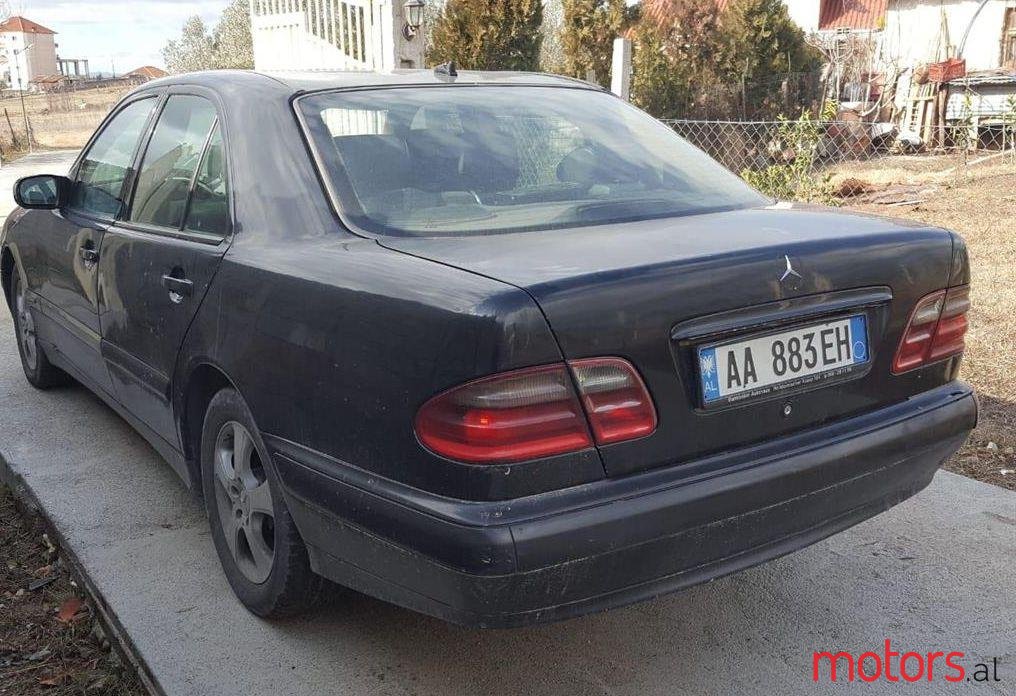 2002' Mercedes-Benz E 200 photo #1