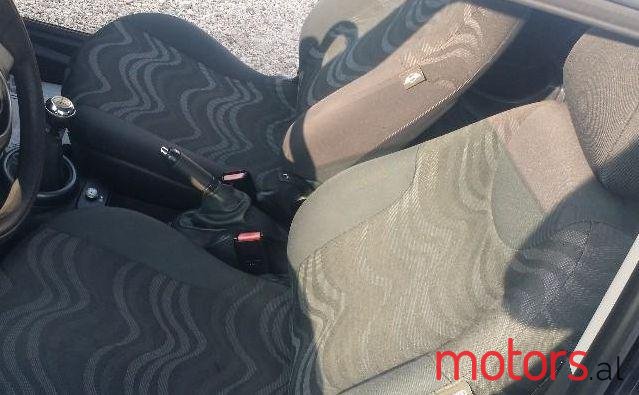 2004' MINI One photo #4