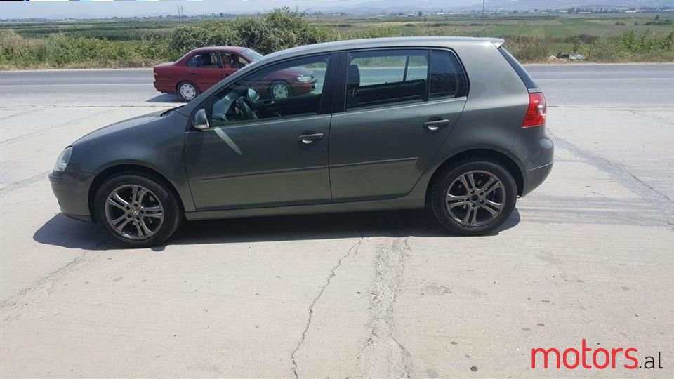 2005' Volkswagen Golf photo #1